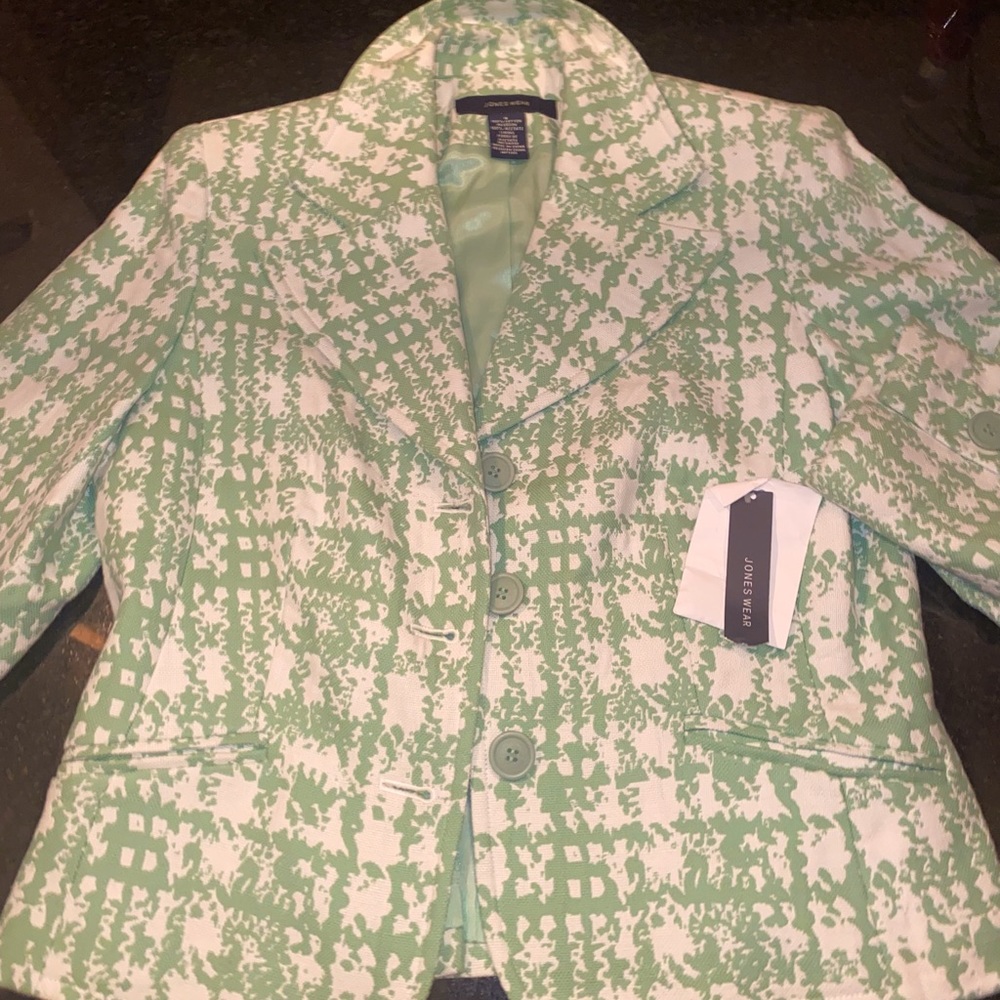 Vintage trendy blazer from the Jones Wear collection brand new with tags